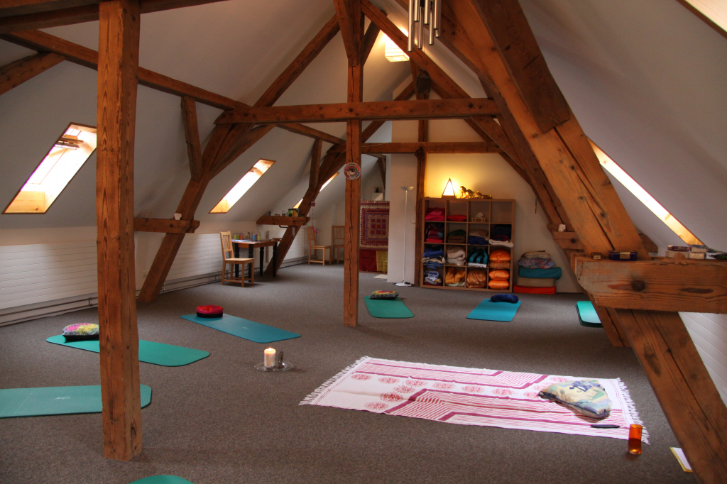 Yoga Shiatsu Fussreflexzomnnen massage Center : Schockoladenweg 10, St.Gerogen, St.Gallen www.yogawelt.com www.zendvd.net</title>