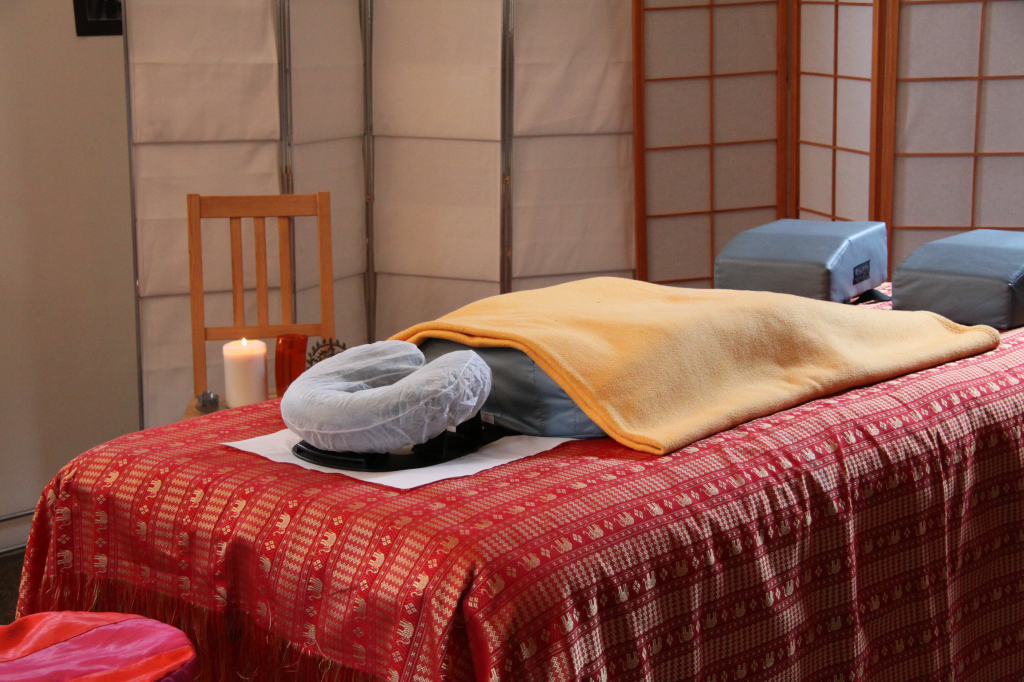 Yoga Shiatsu Fussreflexzomnnen massage Center : Schockoladenweg 10, St.Gerogen, St.Gallen www.yogawelt.com www.zendvd.net</title>